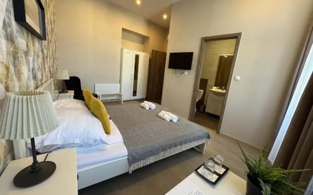 Center Rooms