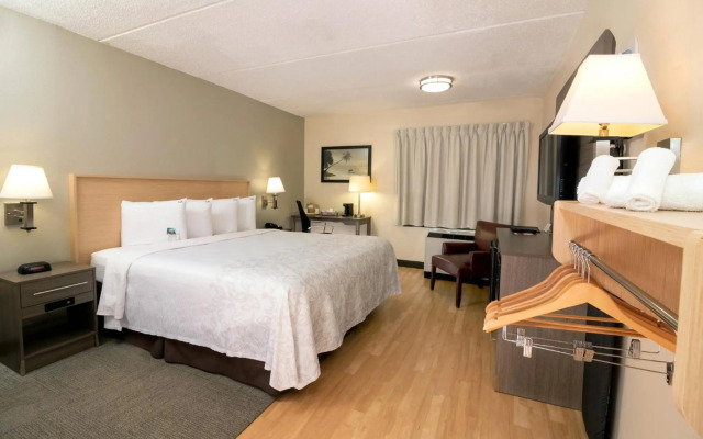 Red Roof Inn PLUS+ Miami Airport