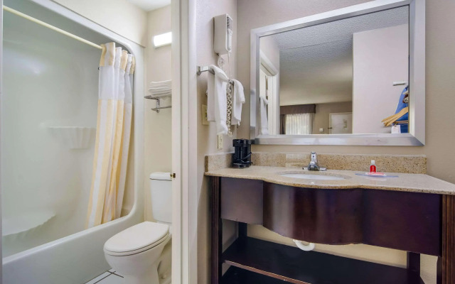 Econo Lodge South