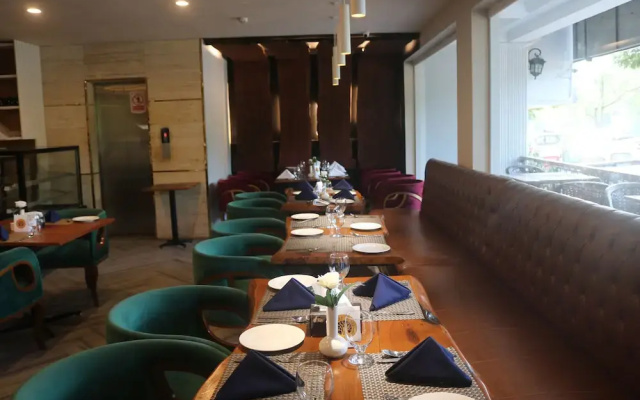 Three Trees Hotel