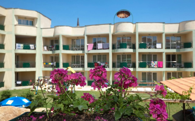 Sunny Day Club Hotel