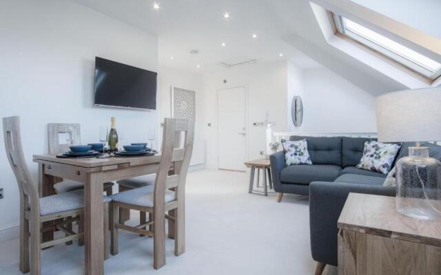 Skylark - 2 Bedroom Apartment - Tenby