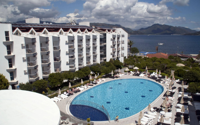 Caprice Beach Hotel