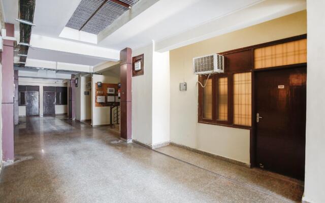 Oyo 71053 Av Residency