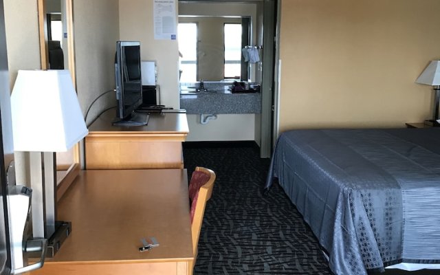 Carolina Inn & Suites at Lake Norman