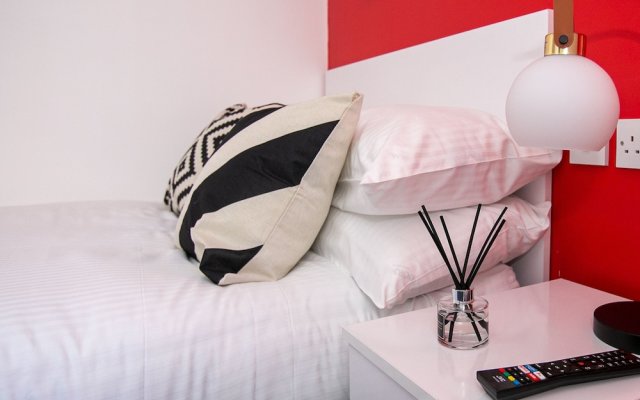 Leicester's Lyter living Serviced apartments Opposite Leicester Railway Station