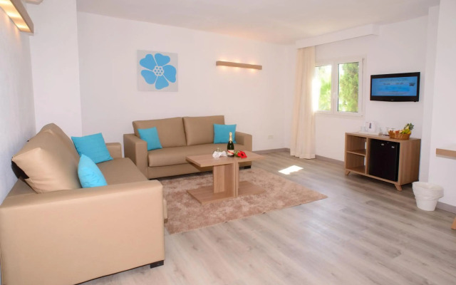 Cala Llenya Resort Ibiza