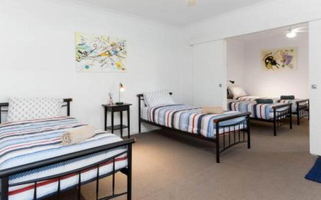 Great Ness Beachhouse - WiFi - Pet-Friendly