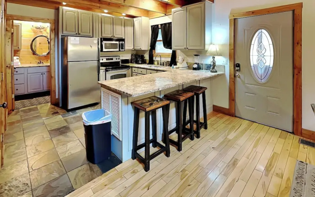 Smokey Bear Haven by Jackson Mountain Rentals