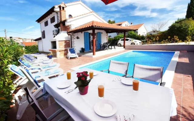 Nice Holiday House With Private Pool & Roof Terrace