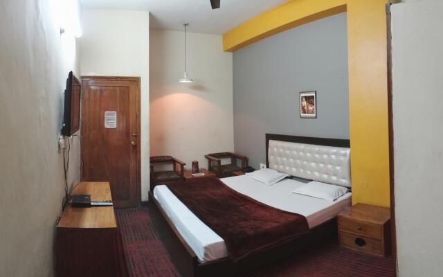 Gaurav Hotel