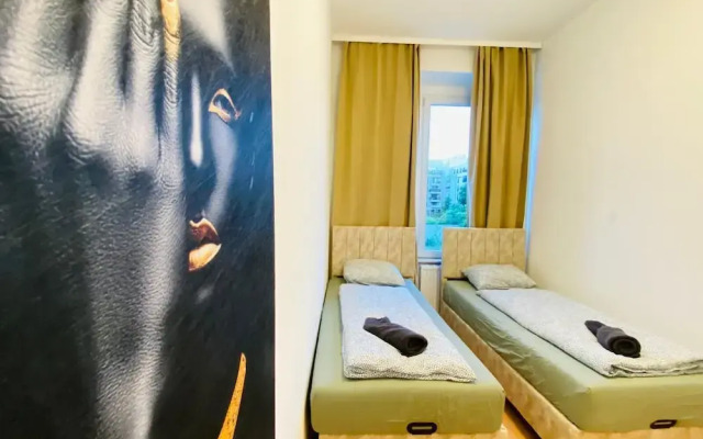 Rooms in Cozy 4BR Shared Apt Central