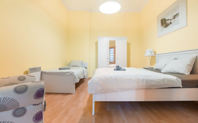 Premier Apartment near Museum