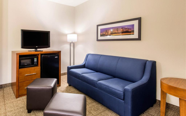 Holiday Inn Express Hotel & Suites Houston Intercontinental East