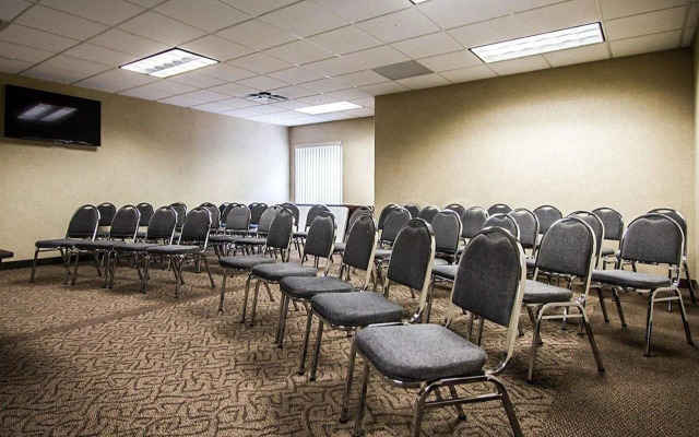 Quality Inn & Suites Fishkill South near I-84