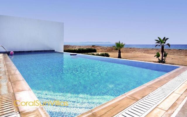 "blue - Beach Front Spectacular Villa Sleeps 10"