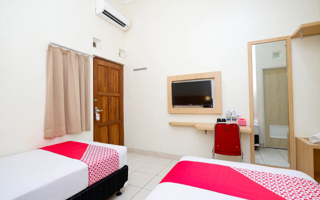 Trision Hostel by OYO Rooms