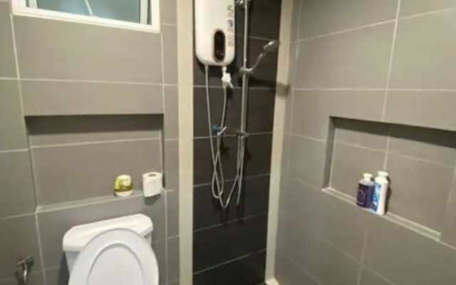 Champs Elysees Homestay by Landmark