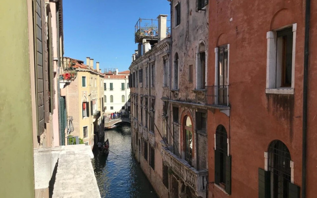 Luxury Venetian Rooms