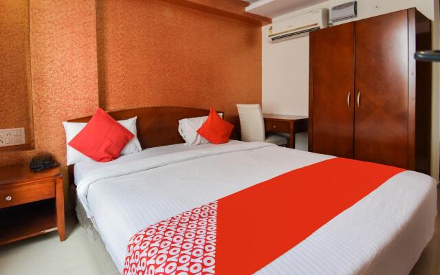 OYO Flagship 24040 Hotel Grand Decor