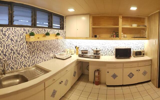 HOMESTAY DE MARQS - STYLISH and SPACIOUS 3 BEDROOM VACATION HOME