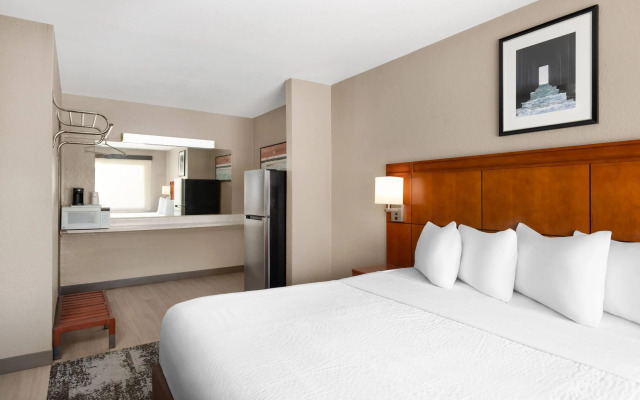 Travelodge by Wyndham Parker