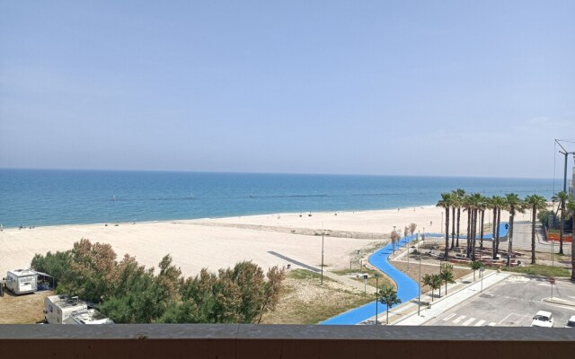 Seafront Apartment for Rent 6 Sleeps Skyscraper