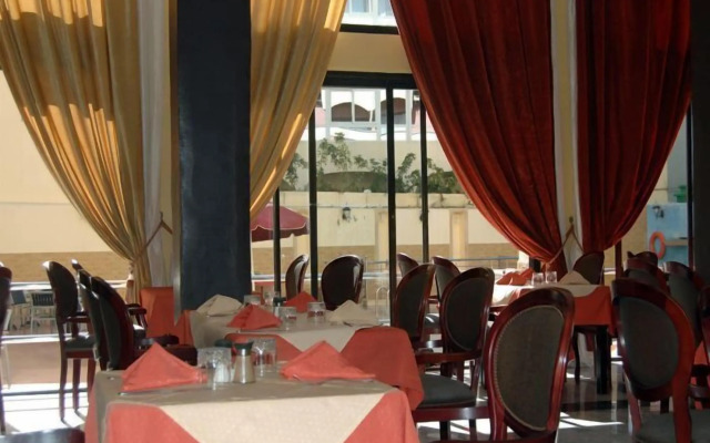 Hotel De La Corniche