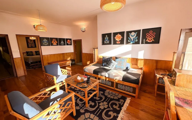 Chonor House