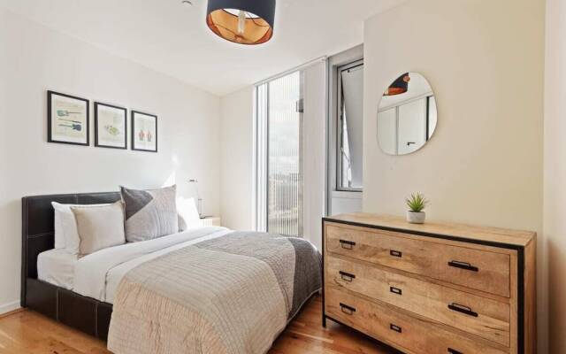 Chic 1 BDR W/balcony in Greenwich, 7mins to st