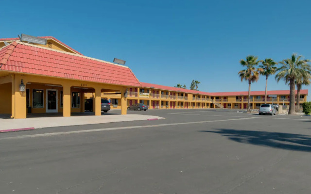 Rodeway Inn Near I-5