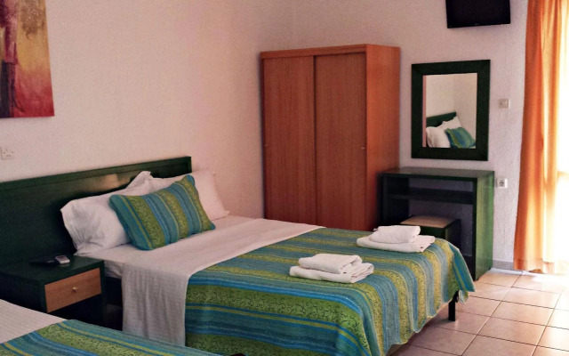 Studios & Apartments Efrosini