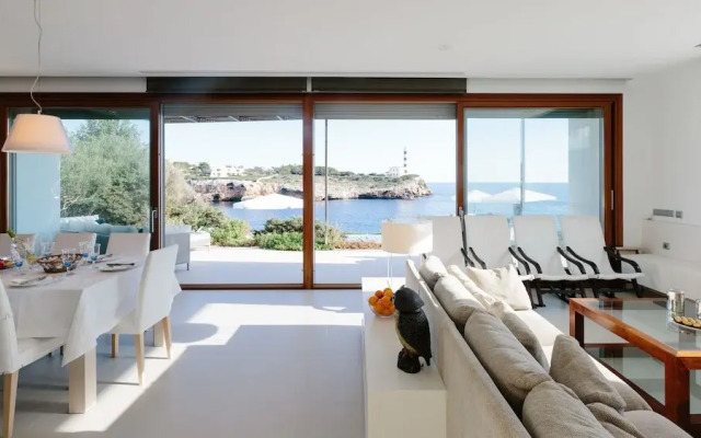 Sea Front Luxurious Villa