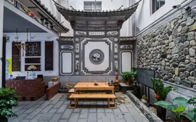 Ancient City Yishan Mingyue Inn