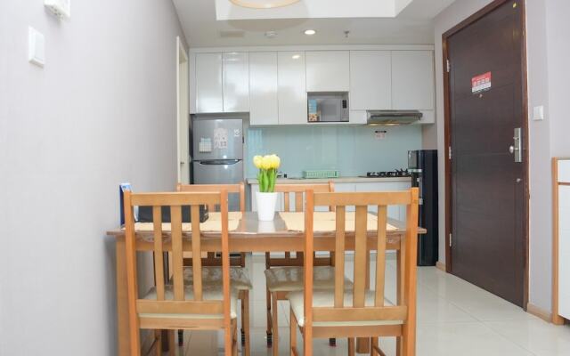 Homey And Cozy Stay 2Br At Casa Grande Apartment