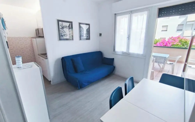 Apartment With Balcony and Pool Access