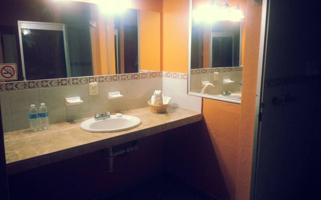 Hotel & Plaza Los Arcos