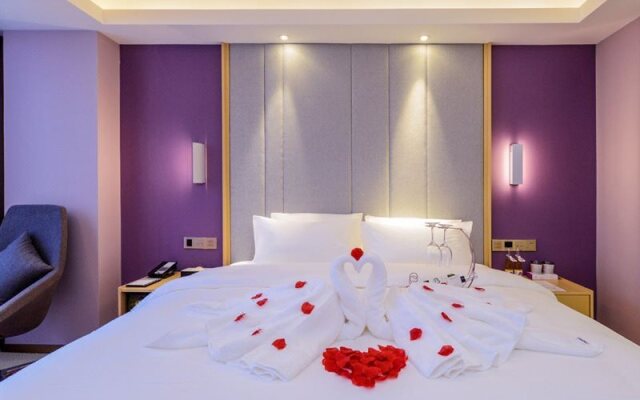 Lavande Hotel (Chengdu Xinjin Rulin Road Metro Station)