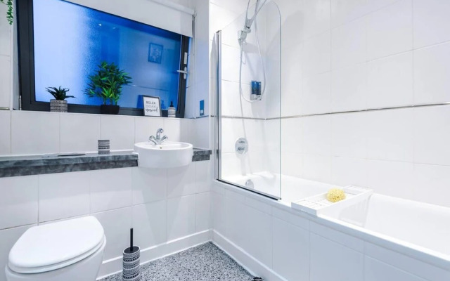 Impeccable 2-bed Apartment in Liverpool
