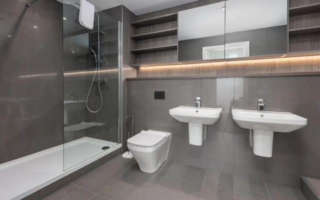 Fabulous City Flat With Views