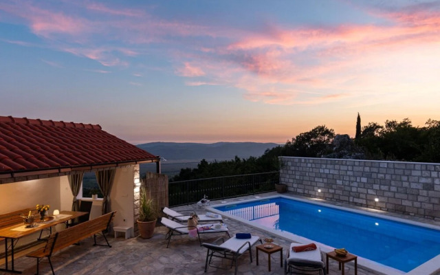 Villa Source with Private Pool