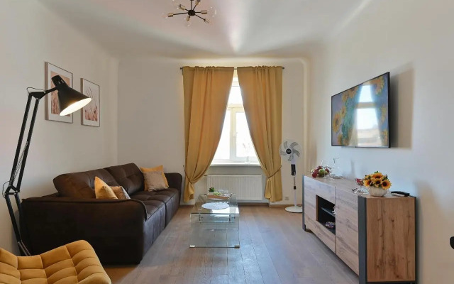 Old Town Riverside Apartment
