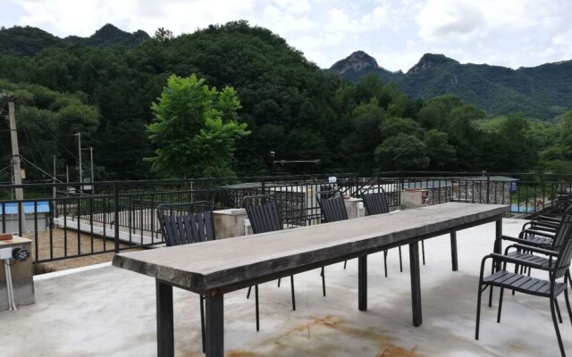 Jian Kou Great Wall. Simple Garden House