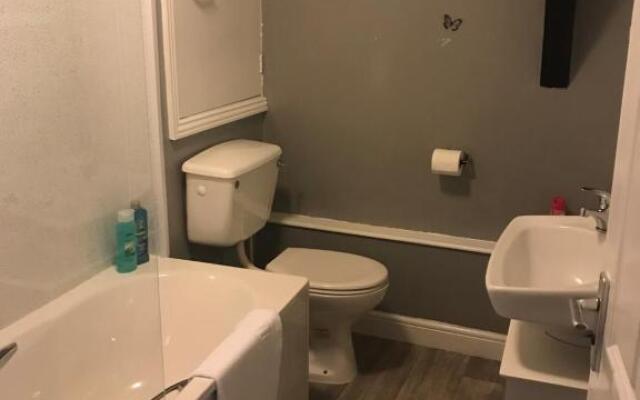 Entire Flat with River View 1E