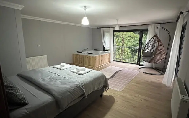 Mariposa Luxury House