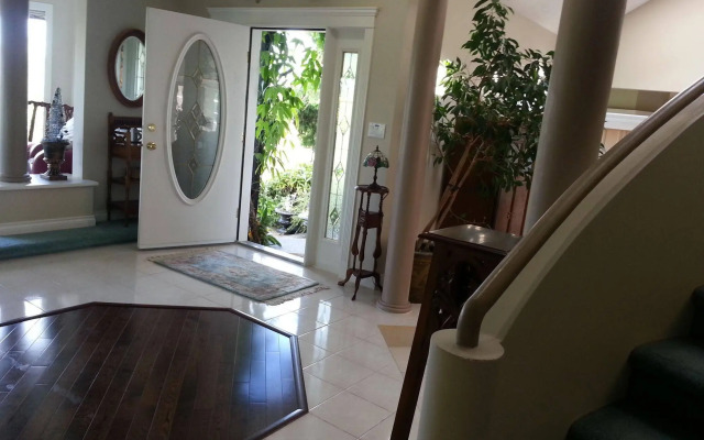 By the Sea BnB Sidney BC