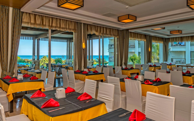 Royal Atlantis Spa & Resort