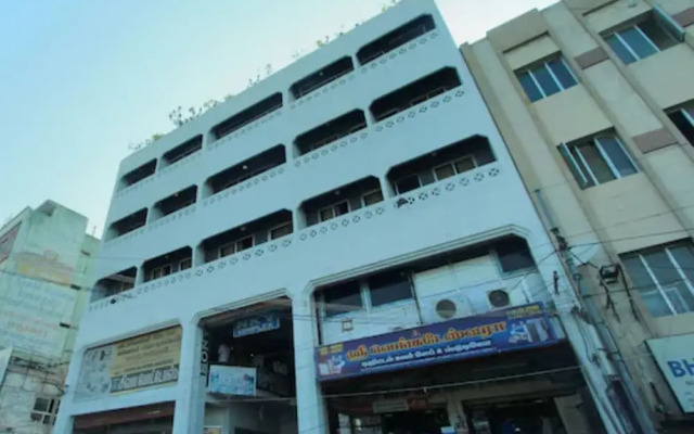 OYO 24579 Flagship Hotel Padmam