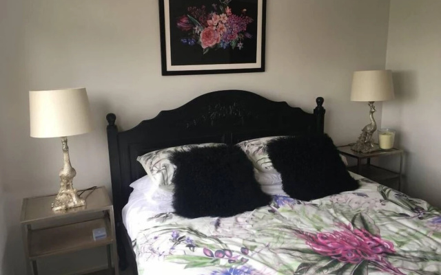 Sunny Holiday Home Near the Beach – Guest Rooms – Tauranga