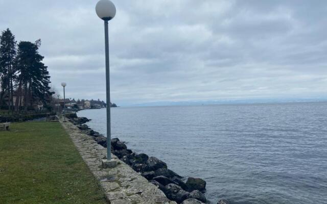 BORD DE LAC,2 chambres SUPERBE VUE LAC 5mn Evian